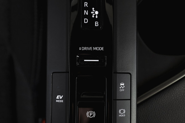 Toyota C-HR 1.8 Hybrid 140 Dynamic | Dig. Cockpit | Adapt. Cruise | Winterpakket | PDC | Camera | NAV + App. Connect | ECC | DAB | LM 18" | 2989