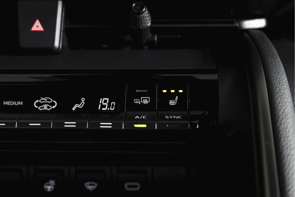 Toyota C-HR 1.8 Hybrid 140 Dynamic | Dig. Cockpit | Adapt. Cruise | Winterpakket | PDC | Camera | NAV + App. Connect | ECC | DAB | LM 18" | 2989