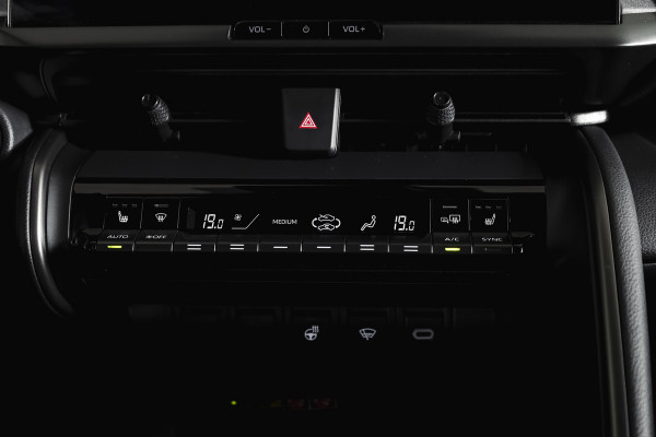Toyota C-HR 1.8 Hybrid 140 Dynamic | Dig. Cockpit | Adapt. Cruise | Winterpakket | PDC | Camera | NAV + App. Connect | ECC | DAB | LM 18" | 2989