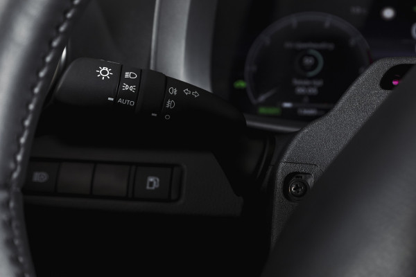 Toyota C-HR 1.8 Hybrid 140 Dynamic | Dig. Cockpit | Adapt. Cruise | Winterpakket | PDC | Camera | NAV + App. Connect | ECC | DAB | LM 18" | 2989