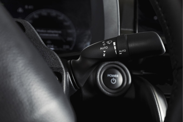 Toyota C-HR 1.8 Hybrid 140 Dynamic | Dig. Cockpit | Adapt. Cruise | Winterpakket | PDC | Camera | NAV + App. Connect | ECC | DAB | LM 18" | 2989