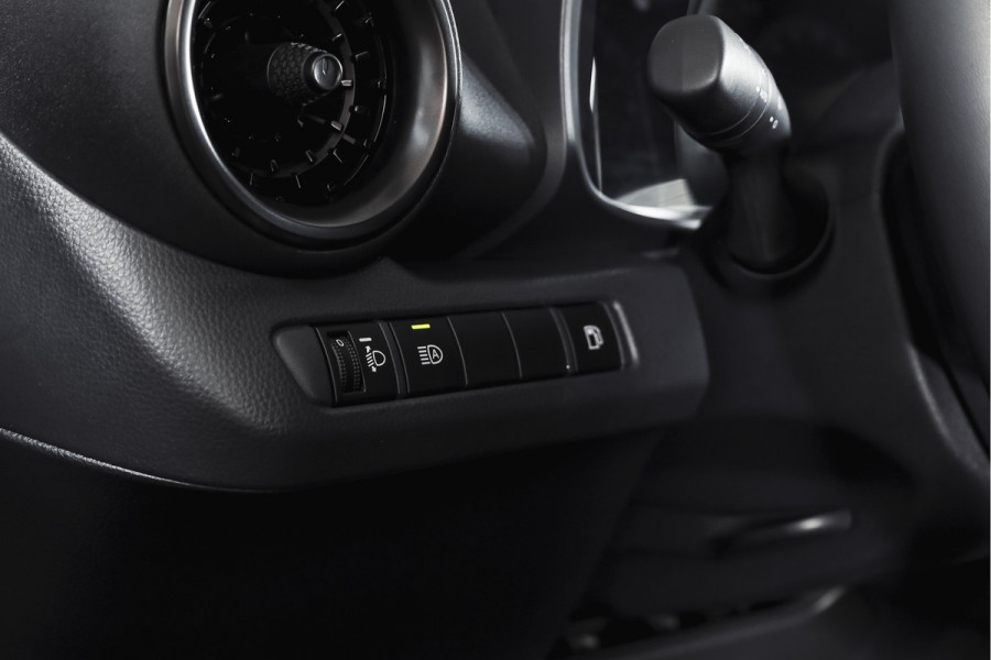 Toyota C-HR 1.8 Hybrid 140 Dynamic | Dig. Cockpit | Adapt. Cruise | Winterpakket | PDC | Camera | NAV + App. Connect | ECC | DAB | LM 18" | 2989