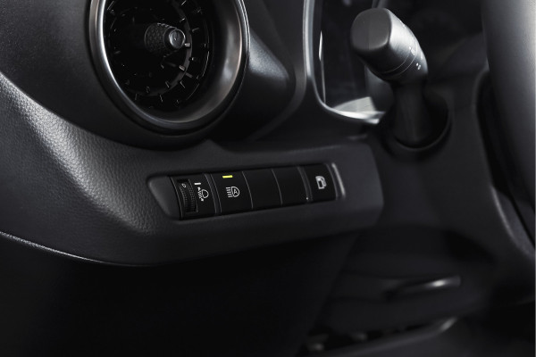 Toyota C-HR 1.8 Hybrid 140 Dynamic | Dig. Cockpit | Adapt. Cruise | Winterpakket | PDC | Camera | NAV + App. Connect | ECC | DAB | LM 18" | 2989