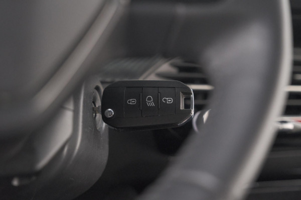 Peugeot 208 1.2 Hybrid 110 e-DCS6 Style | Parkeersensoren | Apple Carplay | Cruise Control | Airco
