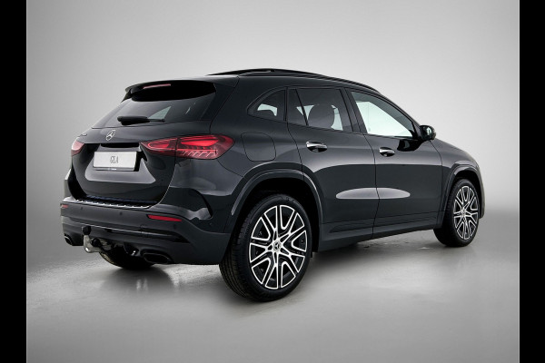 Mercedes-Benz GLA 250 e 140 Year Edition | Premium Plus pakket | Nightpakket | Parkeerpakket | Trekhaak | Panoramaschuifdak | 360° camera | 20” tien-dubbelspaaks AMG velgen | Warmtewerend, donkergetint glas |
