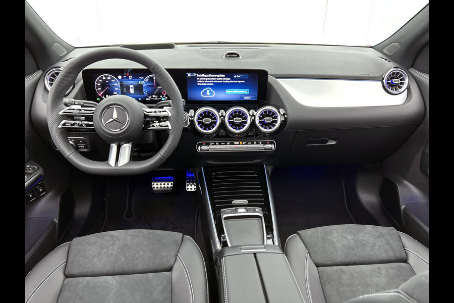 Mercedes-Benz GLA 250 e 140 Year Edition | Premium Plus pakket | Nightpakket | Parkeerpakket | Trekhaak | Panoramaschuifdak | 360° camera | 20” tien-dubbelspaaks AMG velgen | Warmtewerend, donkergetint glas |