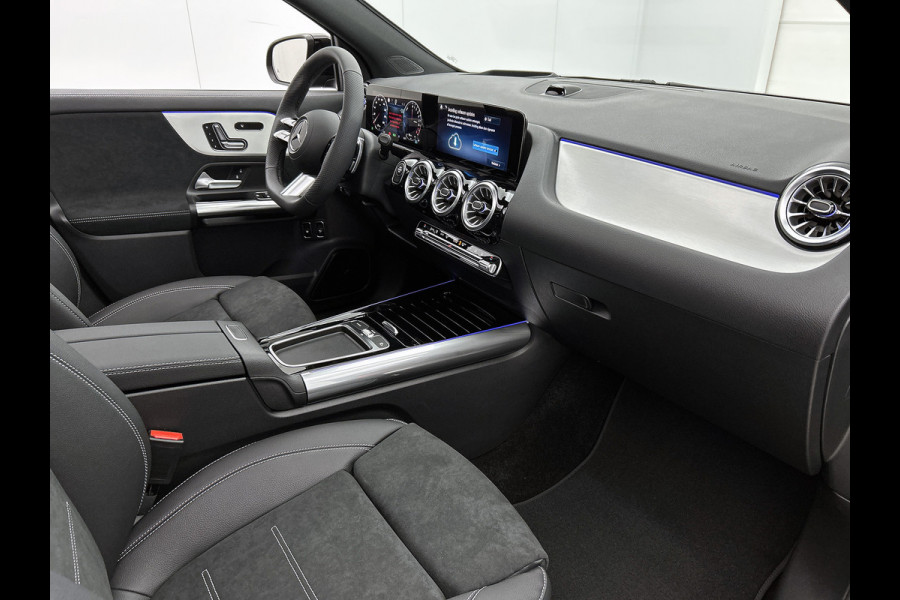 Mercedes-Benz GLA 250 e 140 Year Edition | Premium Plus pakket | Nightpakket | Parkeerpakket | Trekhaak | Panoramaschuifdak | 360° camera | 20” tien-dubbelspaaks AMG velgen | Warmtewerend, donkergetint glas |
