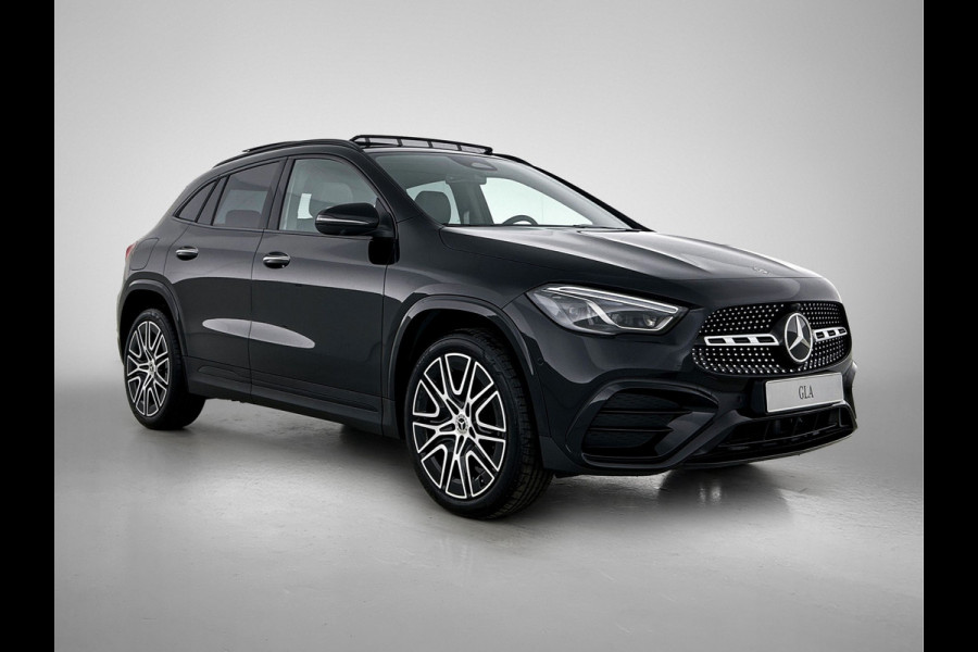 Mercedes-Benz GLA 250 e 140 Year Edition | Premium Plus pakket | Nightpakket | Parkeerpakket | Trekhaak | Panoramaschuifdak | 360° camera | 20” tien-dubbelspaaks AMG velgen | Warmtewerend, donkergetint glas |