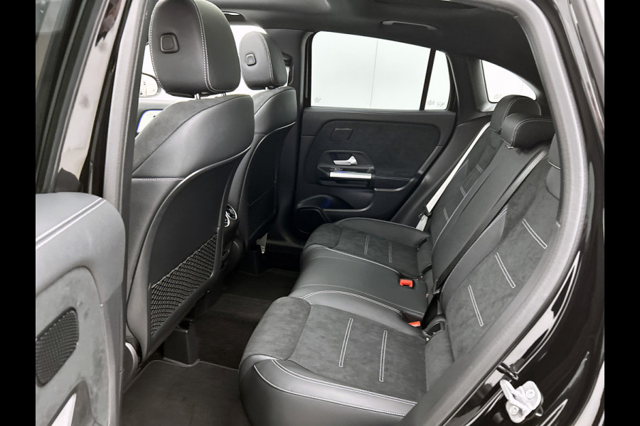 Mercedes-Benz GLA 250 e 140 Year Edition | Premium Plus pakket | Nightpakket | Parkeerpakket | Trekhaak | Panoramaschuifdak | 360° camera | 20” tien-dubbelspaaks AMG velgen | Warmtewerend, donkergetint glas |