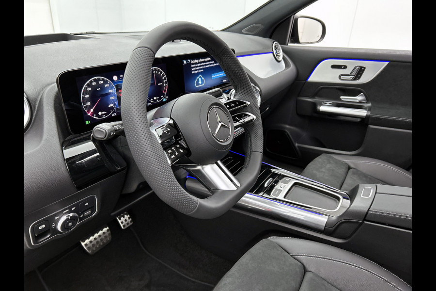 Mercedes-Benz GLA 250 e 140 Year Edition | Premium Plus pakket | Nightpakket | Parkeerpakket | Trekhaak | Panoramaschuifdak | 360° camera | 20” tien-dubbelspaaks AMG velgen | Warmtewerend, donkergetint glas |