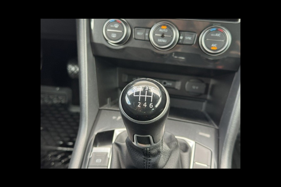 Volkswagen Tiguan 1.4 TSI ACT Business-Trekhaak-DealerOnderHouden-Leder-Carplay-Camera-Stoelverwarming-Climate-Cruise-NAP