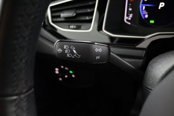 Volkswagen Taigo 1.5 TSI R-Line*ACC*VIRTUAL*CAM*IQ*ECC*CARPLAY*LMV
