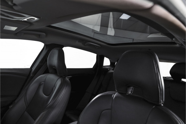 Volvo V40 Cross Country 1.5 T3 150 PK Polar+ Luxury - Automaat Orig. NL | Panodak | Adapt. Cruise | Harman/Kardon | Stoelverw. | Standkachel | PDC | Camera | NAV | ECC | Afn.Trekhaak | LM 17" |
