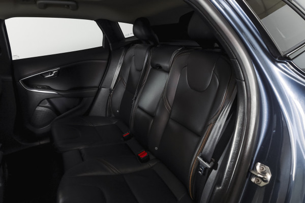 Volvo V40 Cross Country 1.5 T3 150 PK Polar+ Luxury - Automaat Orig. NL | Panodak | Adapt. Cruise | Harman/Kardon | Stoelverw. | Standkachel | PDC | Camera | NAV | ECC | Afn.Trekhaak | LM 17" |