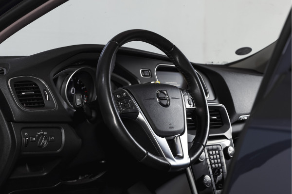 Volvo V40 Cross Country 1.5 T3 150 PK Polar+ Luxury - Automaat Orig. NL | Panodak | Adapt. Cruise | Harman/Kardon | Stoelverw. | Standkachel | PDC | Camera | NAV | ECC | Afn.Trekhaak | LM 17" |
