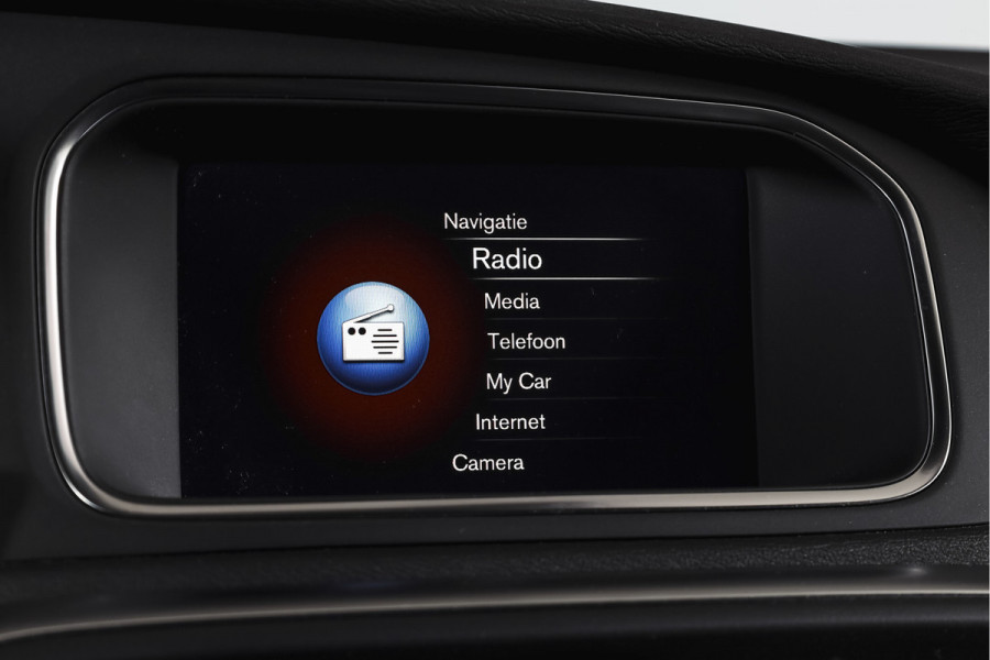 Volvo V40 Cross Country 1.5 T3 150 PK Polar+ Luxury - Automaat Orig. NL | Panodak | Adapt. Cruise | Harman/Kardon | Stoelverw. | Standkachel | PDC | Camera | NAV | ECC | Afn.Trekhaak | LM 17" |