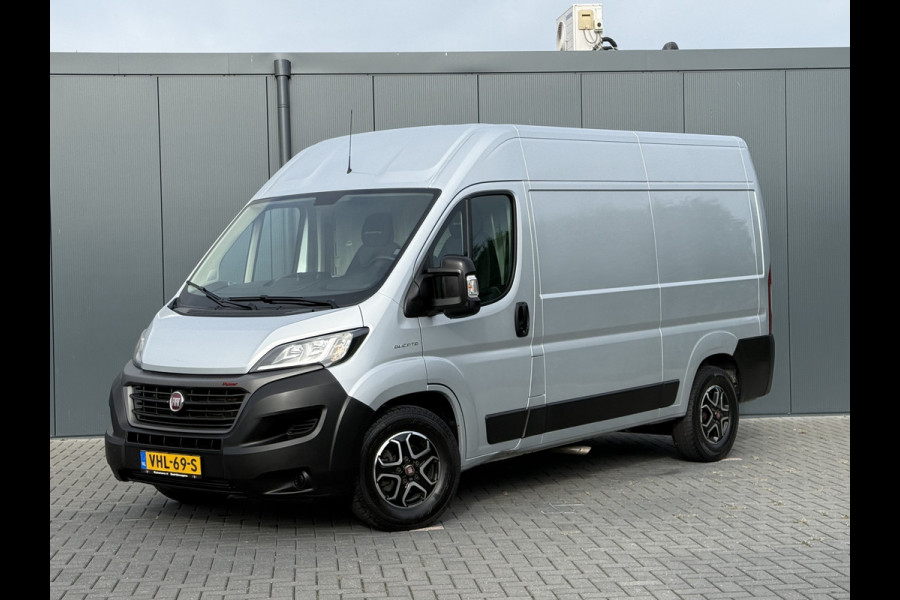 Fiat Ducato 2.3 MultiJet 161 PK AUTOMAAT / L2H2 / DHOLLANDIA LAADKLEP / AFNEEMBARE 3 TONS TREKHAAK / CAMERA / CRUISE / ECC