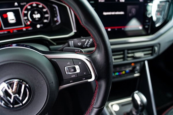 Volkswagen Polo 2.0 TSI GTI | LED | Stoelverwarming | Achteruitrijcamera | Apple Carplay | Climatronic | 200PK | NAP