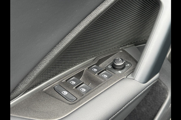 Volkswagen Tayron 1.5 eHybrid 204PK DSG LIFE TREKHAAK/CAMERA/CARPLAY FABRIEKSGARANTIE TOT 2030