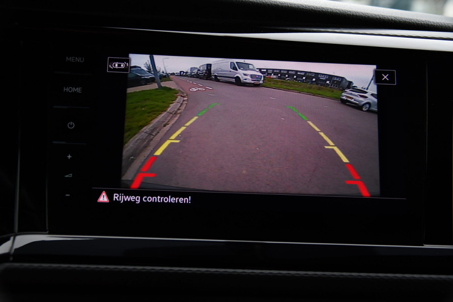 Volkswagen Transporter 2.0 TDI L2H1 28 Bulli Black Edition Virtual, Adaptieve Cruise, Camera, Carlay, LED, Stoelverwarming, Leder, 150pk, Automaat, Uniek!