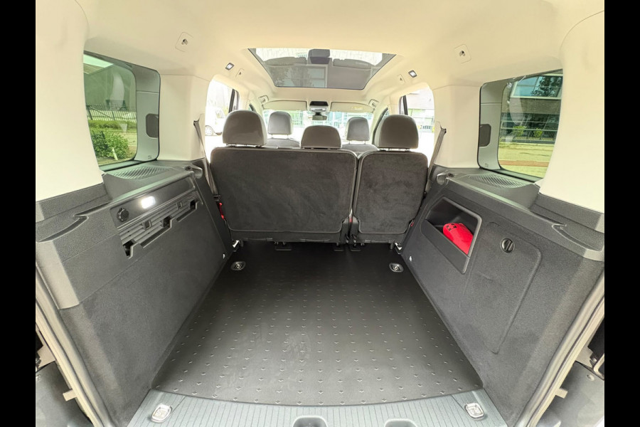 Volkswagen Caddy 1.5 TSI DSG, 5P, TREKHAAK,PANO,LEER