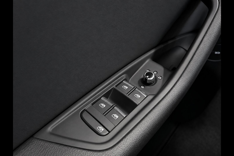 Audi A4 Avant 40 TFSI 204pk Pro Line Navigatie Apple CarPlay Android Auto Parkeerhulp  Adaptive Cruise Control Stoelverwamring Full led Leder Elektrisch bedienbare achterklep Climate Control Lichtmetalen velgen
