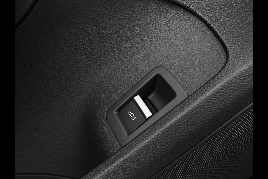 Audi A4 Avant 40 TFSI 204pk Pro Line Navigatie Apple CarPlay Android Auto Parkeerhulp  Adaptive Cruise Control Stoelverwamring Full led Leder Elektrisch bedienbare achterklep Climate Control Lichtmetalen velgen