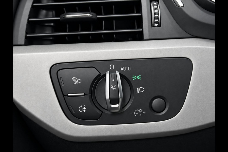 Audi A4 Avant 40 TFSI 204pk Pro Line Navigatie Apple CarPlay Android Auto Parkeerhulp  Adaptive Cruise Control Stoelverwamring Full led Leder Elektrisch bedienbare achterklep Climate Control Lichtmetalen velgen