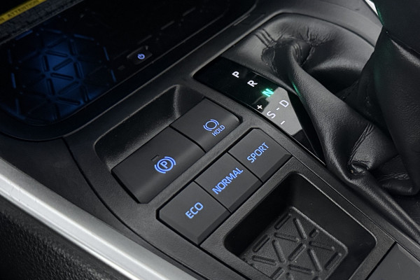 Toyota RAV4 2.5 Hybrid Bi-Tone (NAVIGATIE, CAMERA, STOELVERWARMING, CARPLAY, LED)