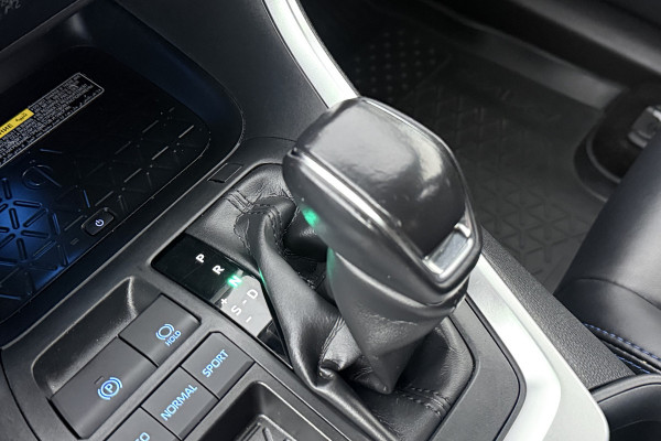 Toyota RAV4 2.5 Hybrid Bi-Tone (NAVIGATIE, CAMERA, STOELVERWARMING, CARPLAY, LED)