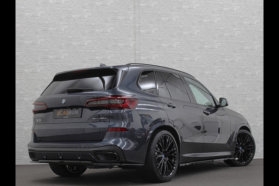 BMW X5 45e M-Performance Seats | 360 View | Panorama | ACC | Kristal pook | Head-Up | Laser-LED | Memory | Harman-Kardon | Keyless-Go | Trekhaak | Drive Assist Pro. | Leder | 4-Zone Clima | Standkachel | Rijklaarprijs & Bovag garantie | Carplay | Draadloos Laden | DAB | Sfeerverlichting |