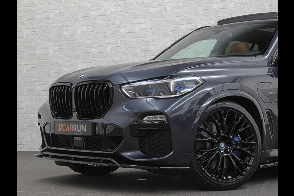 BMW X5 45e M-Performance Seats | 360 View | Panorama | ACC | Kristal pook | Head-Up | Laser-LED | Memory | Harman-Kardon | Keyless-Go | Trekhaak | Drive Assist Pro. | Leder | 4-Zone Clima | Standkachel | Rijklaarprijs & Bovag garantie | Carplay | Draadloos Laden | DAB | Sfeerverlichting |