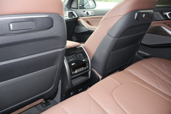 BMW X5 xDrive50e 490PK | SOFTCLOSE | H/K | 22" | PANORAMADAK | STOELKOELING MASSAGE VERWARMING | STUURWIELVERWARMING | ELEKTRISCHE TREK