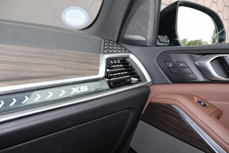 BMW X5 xDrive50e 490PK | SOFTCLOSE | H/K | 22" | PANORAMADAK | STOELKOELING MASSAGE VERWARMING | STUURWIELVERWARMING | ELEKTRISCHE TREK