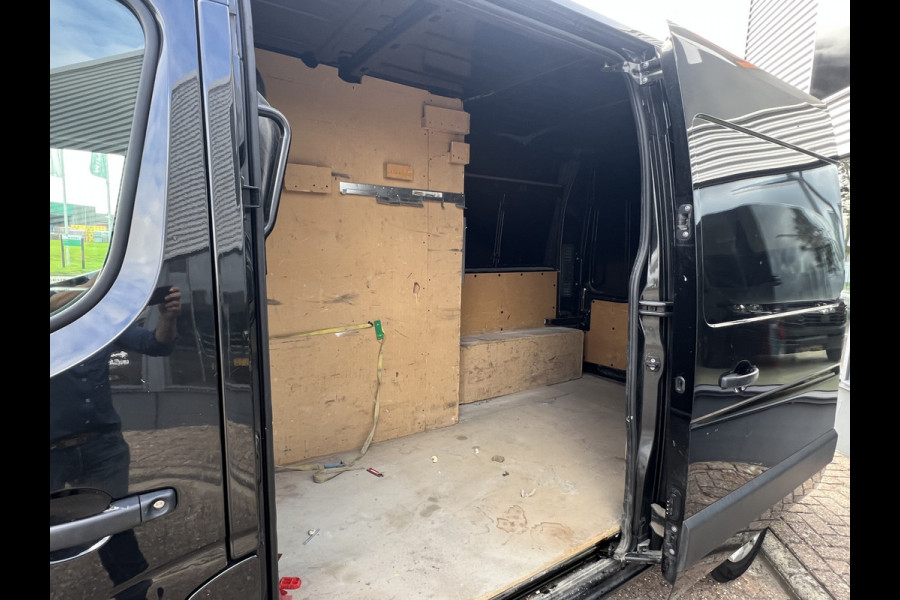 Renault Master T35 2.3 dCi 135 L2H2 Work Edition
