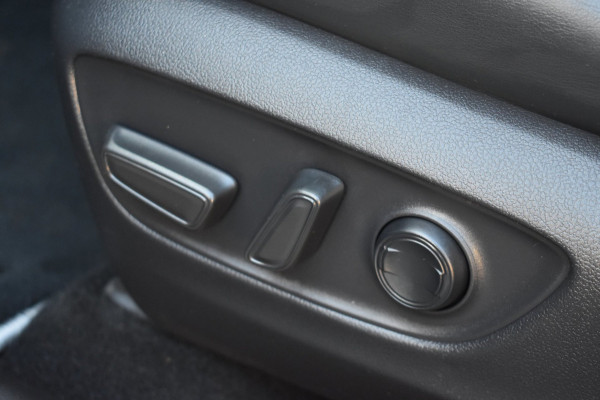 Toyota RAV4 2.5 Hybrid | CAMERA | LEDER | APPLE CARPLAY | STOELVERWARMING | ANDROID AUTO