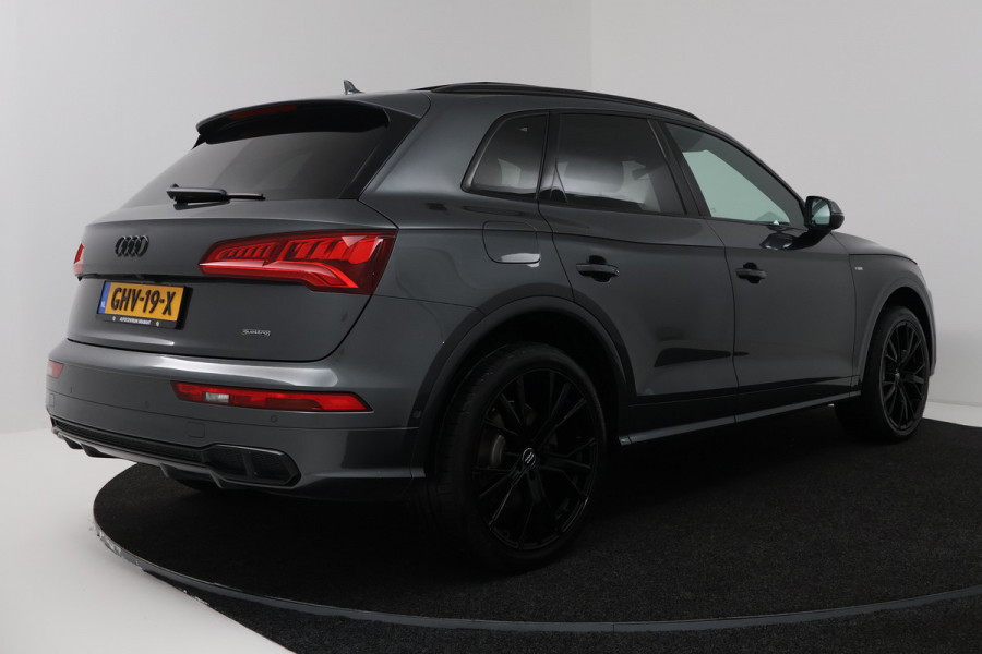 Audi Q5 55 TFSI e quattro Competition (PANORAMADAK, 360 VIEW, STOELVERWARMING, BLACK PAKKET, LED, ADAPTIVE CRUISE, ELEKT. STOELEN)