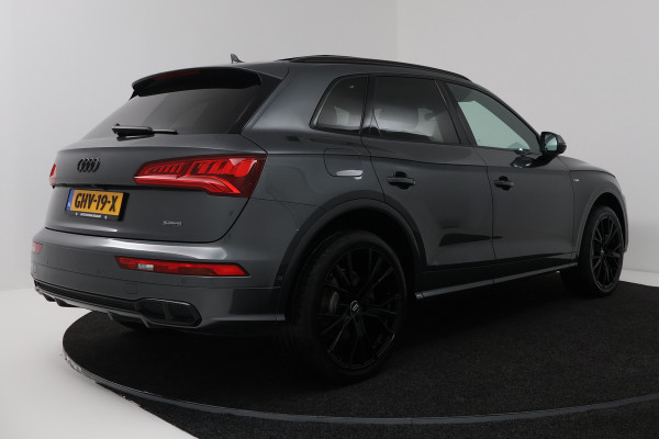 Audi Q5 55 TFSI e quattro Competition (PANORAMADAK, 360 VIEW, STOELVERWARMING, BLACK PAKKET, LED, ADAPTIVE CRUISE, ELEKT. STOELEN)
