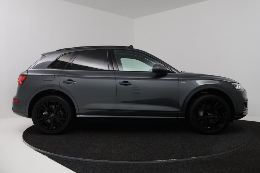 Audi Q5 55 TFSI e quattro Competition (PANORAMADAK, 360 VIEW, STOELVERWARMING, BLACK PAKKET, LED, ADAPTIVE CRUISE, ELEKT. STOELEN)