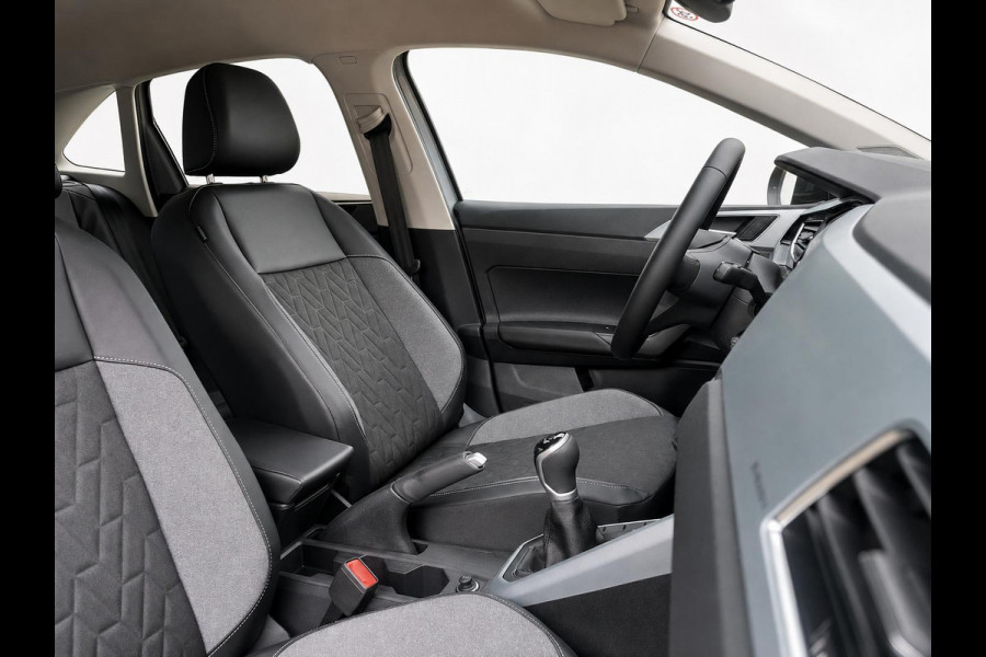 Volkswagen Taigo 1.0 TSI Life Camera Stoelverwarming Navigatie Digital Cockpit DAB  Active Cruise Control Parkeersensoren LED koplampen  Climate Control Apple Carplay