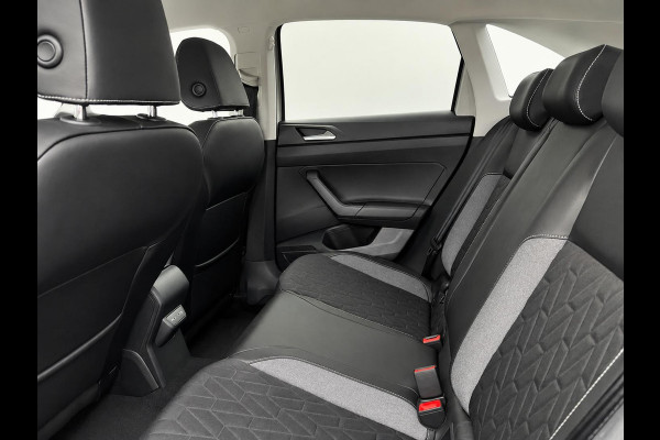 Volkswagen Taigo 1.0 TSI Life Camera Stoelverwarming Navigatie Digital Cockpit DAB  Active Cruise Control Parkeersensoren LED koplampen  Climate Control Apple Carplay
