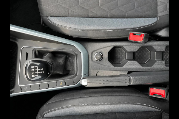 Volkswagen Taigo 1.0 TSI Life Camera Stoelverwarming Navigatie Digital Cockpit DAB  Active Cruise Control Parkeersensoren LED koplampen  Climate Control Apple Carplay