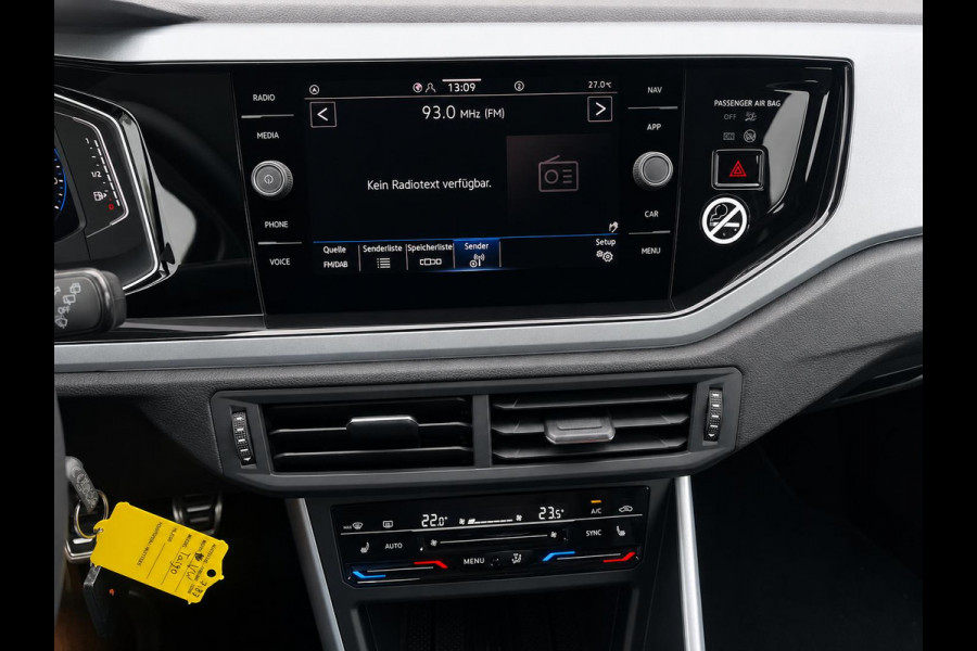 Volkswagen Taigo 1.0 TSI Life Camera Stoelverwarming Navigatie Digital Cockpit DAB  Active Cruise Control Parkeersensoren LED koplampen  Climate Control Apple Carplay