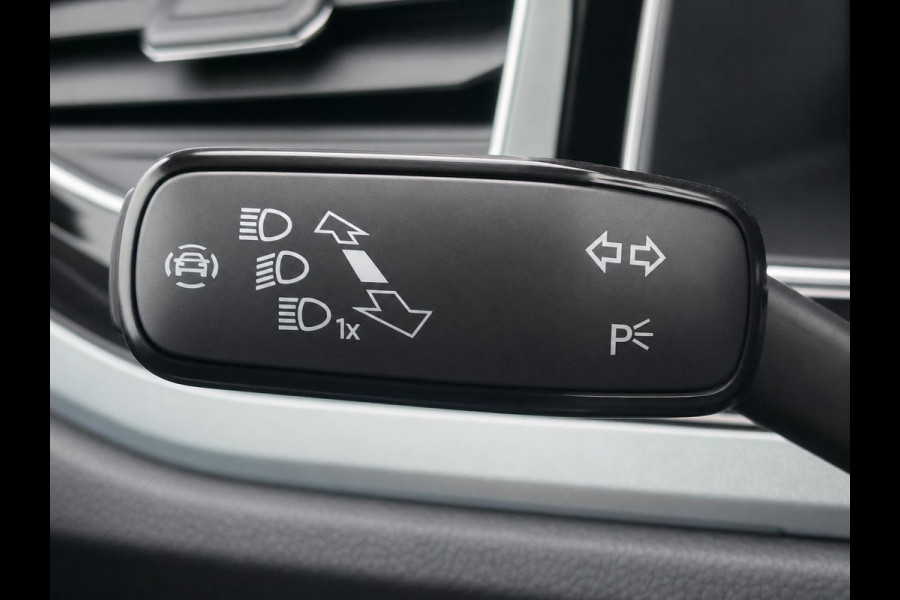 Volkswagen Taigo 1.0 TSI Life Camera Stoelverwarming Navigatie Digital Cockpit DAB  Active Cruise Control Parkeersensoren LED koplampen  Climate Control Apple Carplay