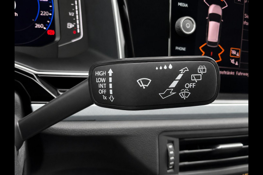Volkswagen Taigo 1.0 TSI Life Camera Stoelverwarming Navigatie Digital Cockpit DAB  Active Cruise Control Parkeersensoren LED koplampen  Climate Control Apple Carplay