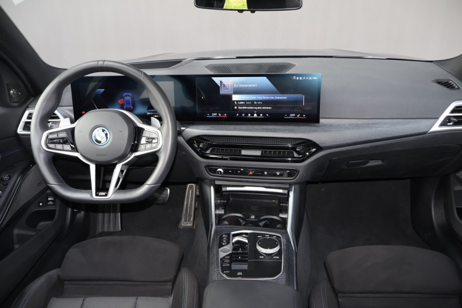 BMW 3 Serie Touring 330e | 25MY | LCI FACELIFT | BTW-AUTO | ELEK. HAAK | HEAD UP | HARMAN & KARDON | SFEERVERLICHTING | 360 CAMERA | MEMORY