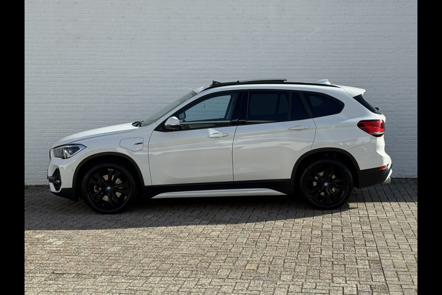 BMW X1 XDrive25e eDrive Edition Trekhaak Leder Panorama dak Led Adaptieve cruise