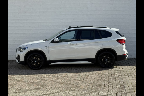 BMW X1 XDrive25e eDrive Edition Trekhaak Leder Panorama dak Led Adaptieve cruise