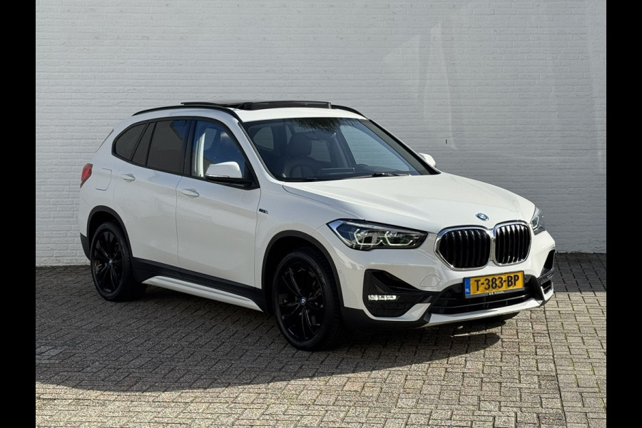 BMW X1 XDrive25e eDrive Edition Trekhaak Leder Panorama dak Led Adaptieve cruise