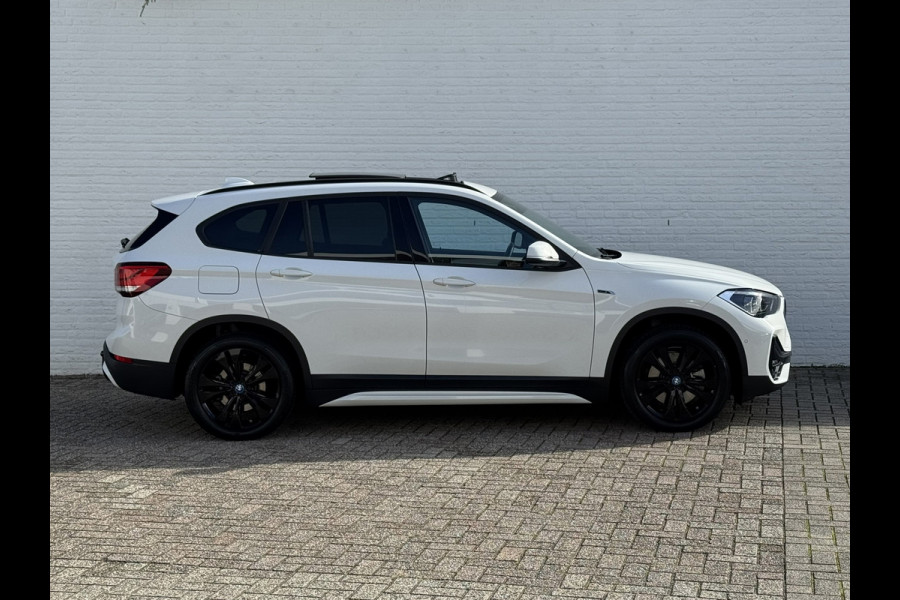 BMW X1 XDrive25e eDrive Edition Trekhaak Leder Panorama dak Led Adaptieve cruise